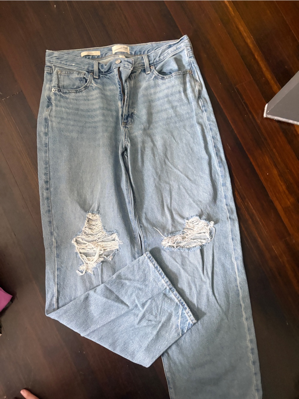 Universal Thread Women's Light Blue Straight Leg Distressed Jeans